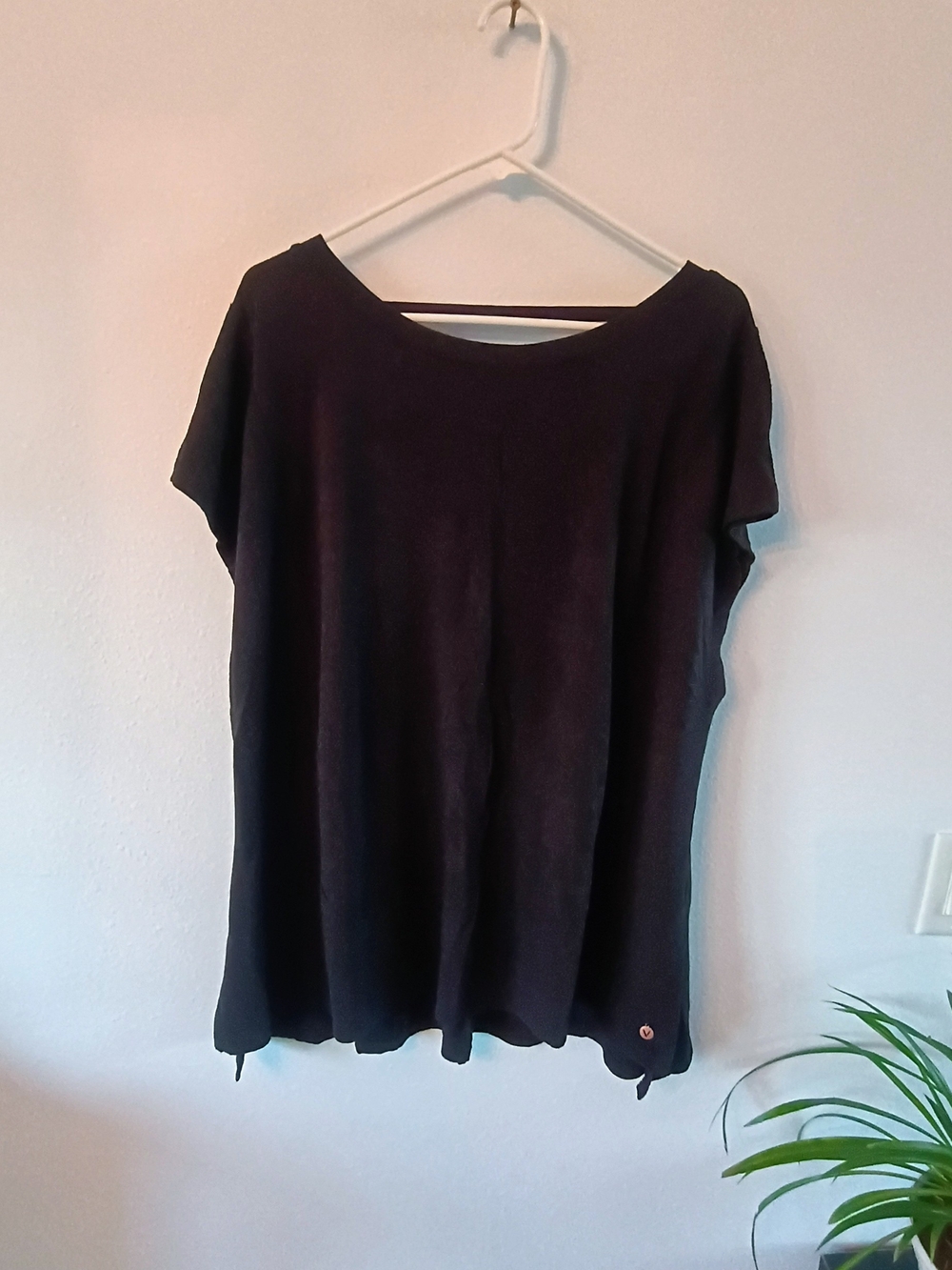 LIVI Lane Bryant 22/24 Black Ribbed Knit V Back Stretch Tunic Top Plus Size